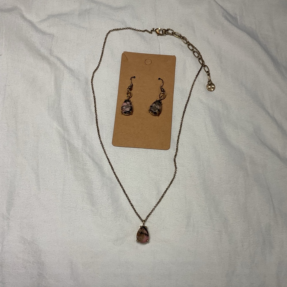 Elegant Gold Jewelry Set with Pink Accents